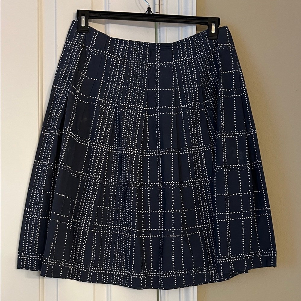 Chic DKNY Dark Gray and White Dotted A-Line Skirt
